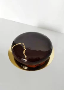 Dacquoise noisette, croustillant chocolat, bavaroise chocolat