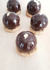 Entremet-choco-biscuit-Pieces-individuelles-traiteur-sale-sb-gourmandise-chelles-cake-design-wedding-cake-traiteur-paris